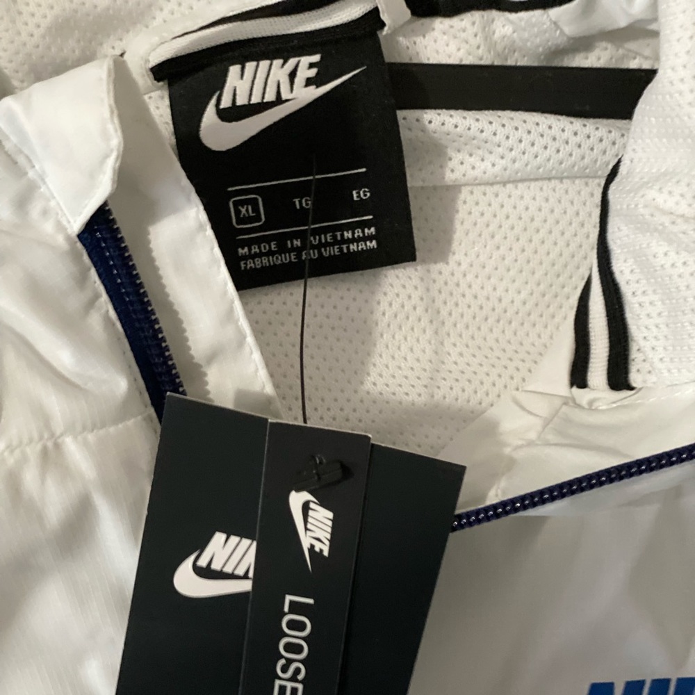 Nike jacket - Picture 3 of 3